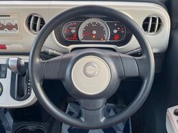 ステアリングも使用感が少なく、綺麗な状態となっております。