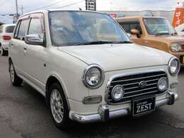 レトロで可愛らしい見た目の丸目ヘッドライト！