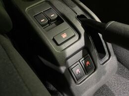 【シートヒーター】寒い日に重宝するシートヒーター！エアコンより早く温まってくれるので寒がりの人も安心ですね♪エアコンの温風は乾燥するから苦手、という方にもをおすすめです。