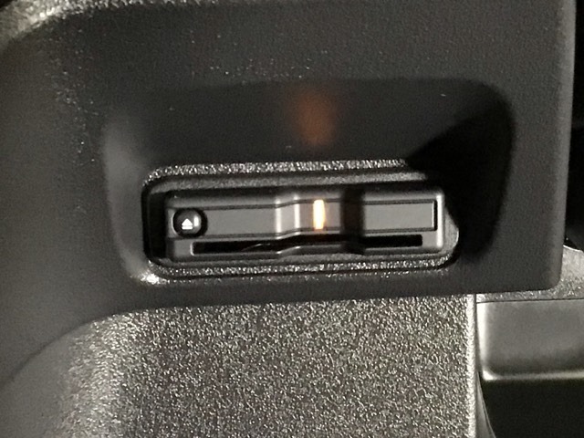 【ETC車載器】もはや必須アイテムのETCを搭載！高速道路のご利用時にとても便利！わずらわしい料金所での現金支払いが不要となりスムーズに通過できます♪