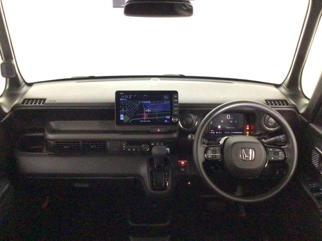 【前方視界】開放的な前方視界！運転がしやすく疲れにくいです♪窓が大きく、見通しがとっても良いおクルマですよ♪