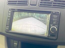 【バックカメラ】駐車時に後方がリアルタイム映像で確認できます。大型商業施設や立体駐車場での駐車時や、夜間のバック時に大活躍！運転スキルに関わらず、今や必須となった装備のひとつです！