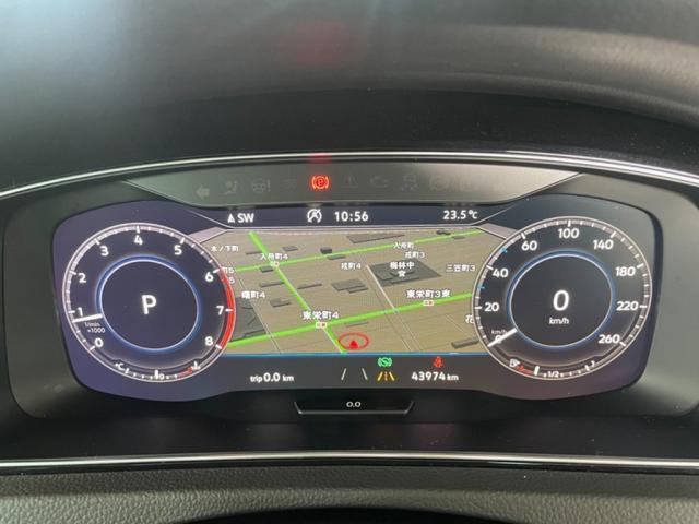 デジタルメータークラスターを装備、運転席側前方にナビを映し出す事が可能で、走行中も視線をほとんど動かす事なく運転する事が出来ます。