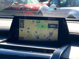 【メーカー純正ナビ】インテリアに溶け込むスタイリッシュな「専用設計」メーカーナビを装備♪視認性や操作性など基本性能にも優れ、より上質なカーライフをお楽しみいただけます。