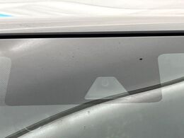 【インテリジェントエマージェンシーブレーキ】フロントカメラで前方の車両や歩行者を検知。衝突しそうな時は衝突被害軽減ブレーキが作動、衝突回避をサポート。より安全にドライブをお楽しみいただけます。