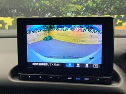 【バックカメラ】駐車時に後方がリアルタイム映像で確認できます。大型商業施設や立体駐車場での駐車時や、夜間のバック時に大活躍！運転スキルに関わらず、今や必須となった装備のひとつです！
