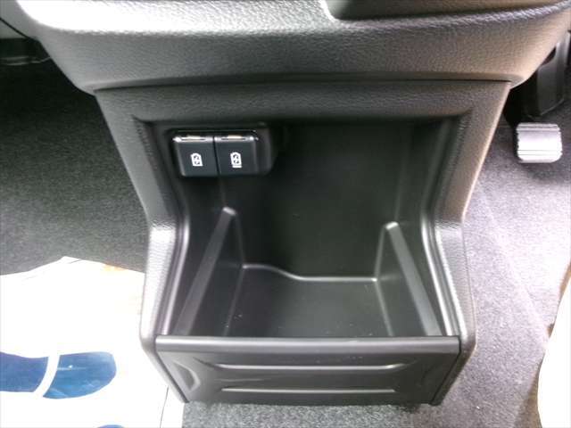 【整備工場完備】当店では近畿運輸局から認可を受けた整備工場を完備しております！オクルマの整備は全て当店でご対応可能です！国家資格を保有した整備士も常駐しておりますのでご安心して整備をお受け頂けます！