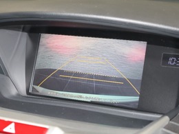 バックカメラが装備されており、後方の安全確認はもちろんのこと狭い場所での駐車や雨の日・夜間など視界の悪いコンディションでのストレスの軽減にもなります！