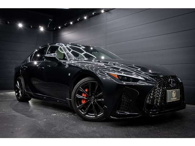 私たちは販売のみならず、整備・板金塗装・カスタム・コーティングを一気通貫で手掛けています。