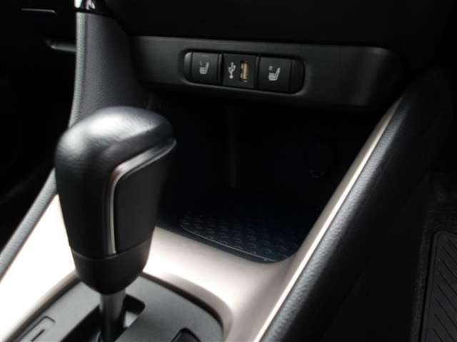 全国5,000ヶ所あるトヨタのお店で走行距離無制限・1年間の無料保証付き！