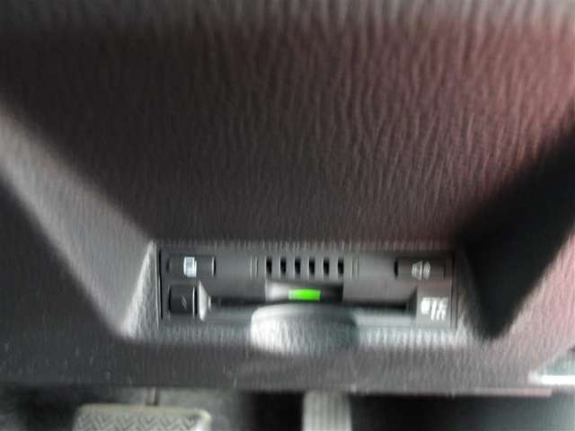 ETC車載器付きです。高速道路の料金所もスムーズに通過できます。