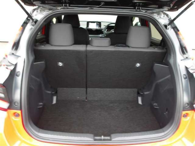 広々としたラゲージスペースを備えています。大きなものや長さのある荷物もしっかりと積み込めます。