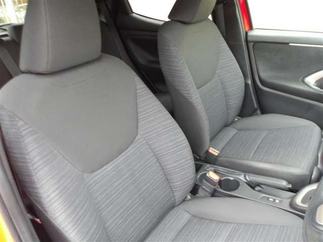 【見えないところまで徹底洗浄】エンジンルームからシートを外した洗浄まで、目に見えないところまで徹底的に洗浄しています。