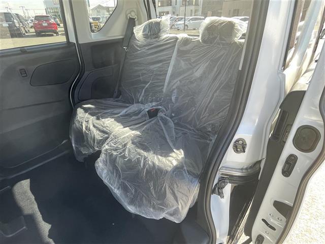 後席もゆったりドライブを楽しめます。ガリバーでご購入いただきましたら、内外装はプロこだわりのクリーニングで清潔なおクルマでご納車させていただきます！店舗での現車確認も承っています！