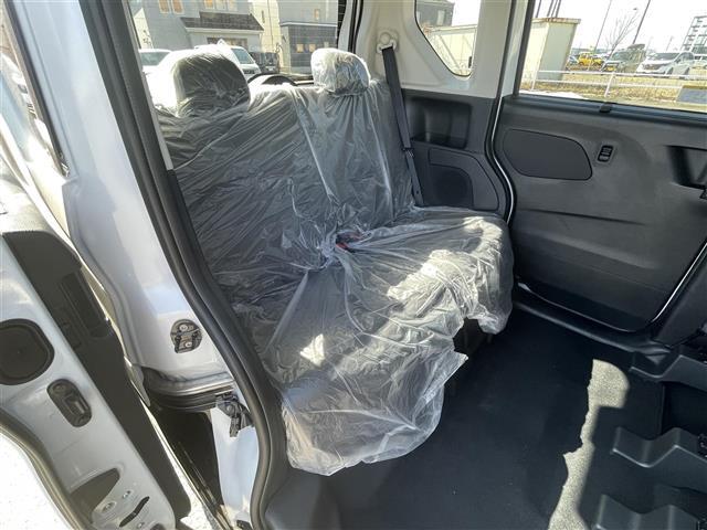 後席もゆったりドライブを楽しめます。ガリバーでご購入いただきましたら、内外装はプロこだわりのクリーニングで清潔なおクルマでご納車させていただきます！店舗での現車確認も承っています！