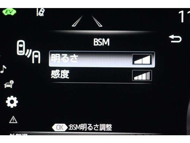 BSM（ブラインドスポットモニター）を装備。　隣の車線を走る車両を検知、車両が死角エリアに入るとドアミラーのインジケーターが光ってお知らせ！