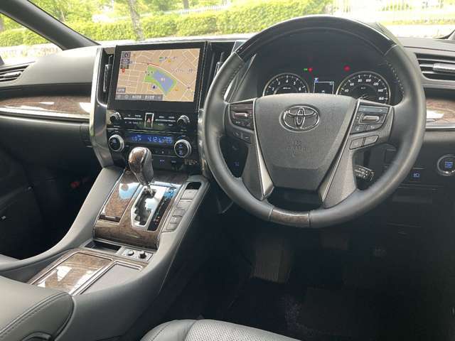 ご遠方のお客様も、近隣のお客様同様に納車させて頂いております。ご遠方のお客様も遠方登録費用は頂戴しておりません。記載のお支払い総額に別途陸送費がお支払い総額となります。※陸送費用は別途料金となります。