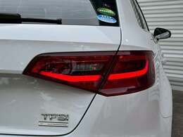 便利なアドバンストキーシステムやアウディパーキングシステム＆リアビューカメラが装備されたコンビニエンスパッケージや運転操作をサポートするアウディプレセンスに、ACCもオプション設定！！