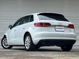 取説・記録簿付　事故歴ありません！！　綺麗な外装色グレイシアホワイトメタリックに純正16インチアルミホイール！！