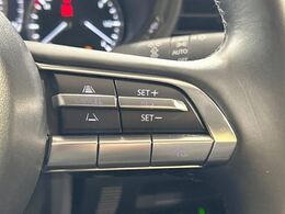 【マツダ・レーダークルーズコントロール】高速道路での長距離走行が楽に！自動で速度を保つクルーズコントロールが、衝突軽減システムと連携し、前方の車両を感知して車間を保つように速度調節してくれます！！