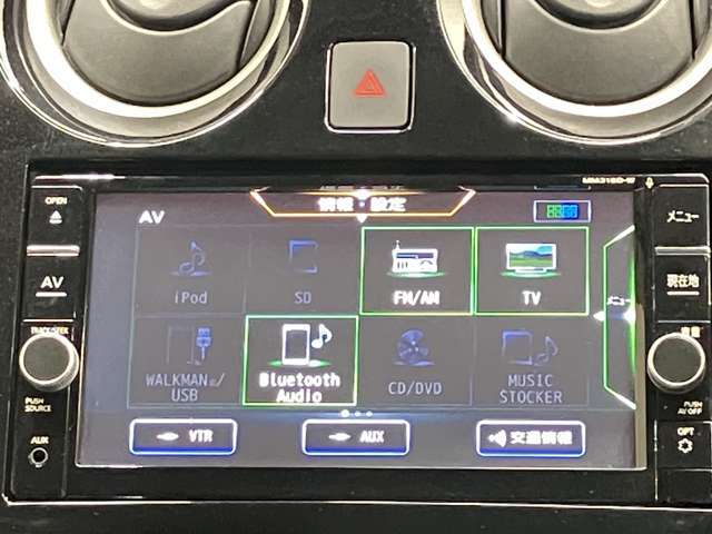 日産純正SDナビ（MM318D-W）です。クリアな画質を楽しんでいただけるフルセグ地デジTVなど、書ききれないほど機能が満載です。
