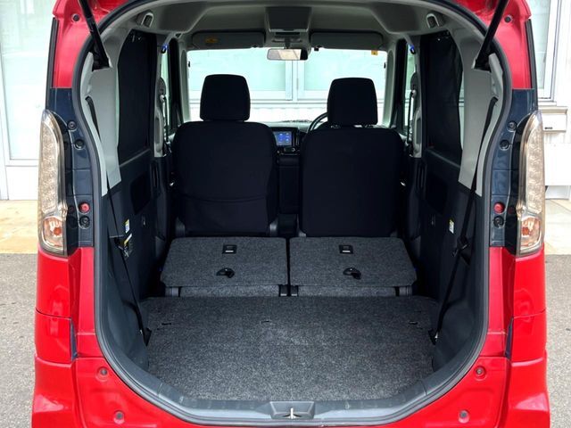 普段のお買い物や通勤、送迎等に十分な荷室スペースを確保しております。セカンドシートを倒すと、大きな荷物の積載も可能です♪