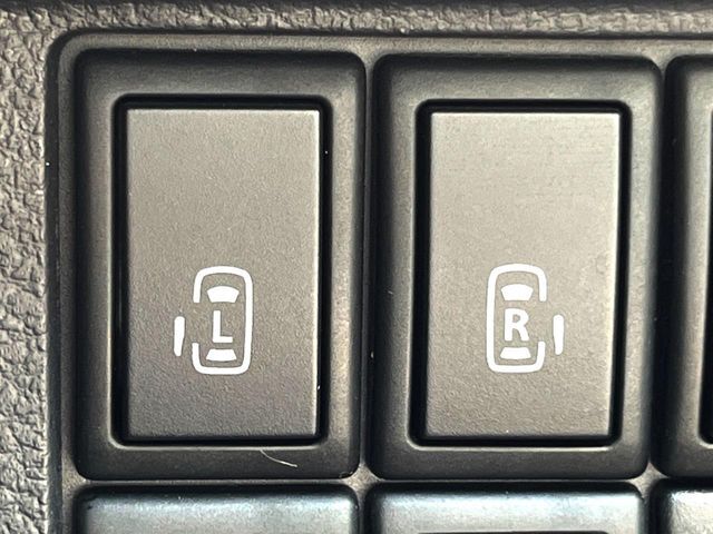 【両側パワースライドドア】スマートキーや運転席のスイッチで後席両側スライドドアの開閉が可能♪電動だから力を入れてドアを開ける必要が無く、小さなお子様でも簡単に開け閉めでき快適です♪
