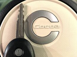 【キーレス】少し離れた場所からでもボタン一つでドアの開錠・施錠ができるのでとっても便利！ドアの鍵穴周りに傷をつけることもありません♪