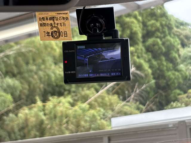ドライブレコーダーも装備。