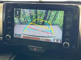 【バックカメラ】駐車時に後方がリアルタイム映像で確認できます。大型商業施設や立体駐車場での駐車時や、夜間のバック時に大活躍！運転スキルに関わらず、今や必須となった装備のひとつです！
