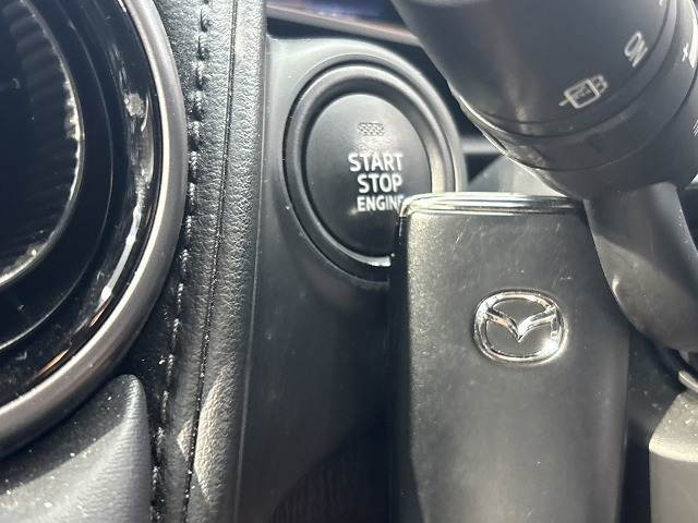 車内へのアクセス楽々、今や必須アイテムの「スマートキー」には、キー複製防止「イモビライザー」まで備わっております。