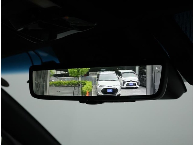 デジタルインナーミラー装備！車両後方のカメラの映像をデジタル補正で視認性を向上させてインナーミラー内に表示します♪視界を遮るものがなく、後席に同乗者がいても後方を確認しやすく安心です♪