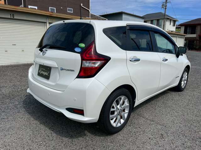 遠方納車可能です。ご自宅や勤務先などの指定先までお運びしますので遠方の方でも安心です。