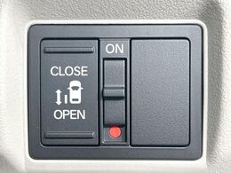 【パワースライドドア】スマートキーや運転席のスイッチでスライドドアの開閉が可能♪電動だから力を入れてドアを開ける必要が無く、小さいお子様でも、重い荷物を持っている時もラクに開け閉めできます♪