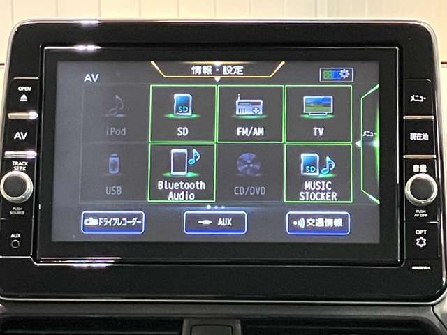高性能で使いやすい日産純正ナビゲーションです。フルセグTVも鑑賞出来るしBluetooth機能付なのでお手持ちの携帯電話でハンドフリー通話も出来ます。