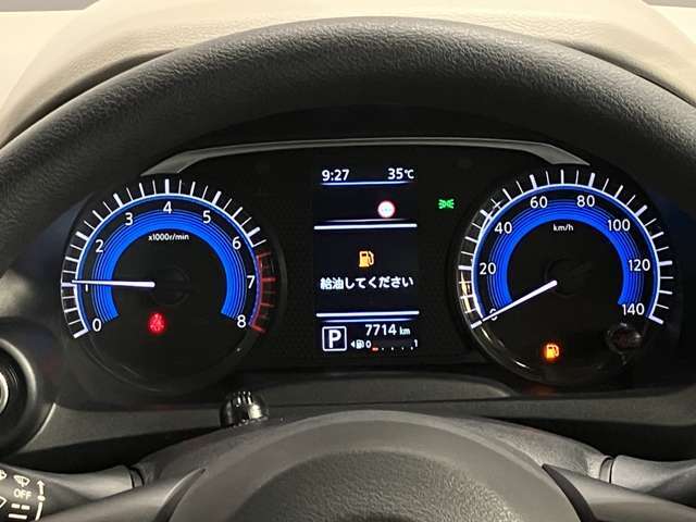 【メーター】メーター内のカラーディスプレイには運転をサポートするさまざまな情報を表示！