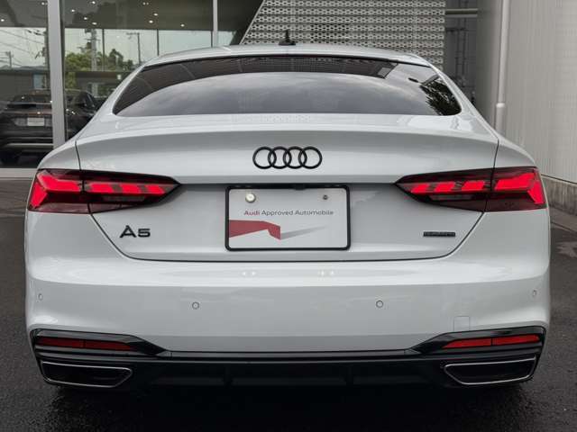 Vorsprung　durch　Technik（技術による先進）を体現するスタイリングは洗練の度合いを深め、リアルスポーツカーとしてのピュアな走りはさらなる高みに達しました。