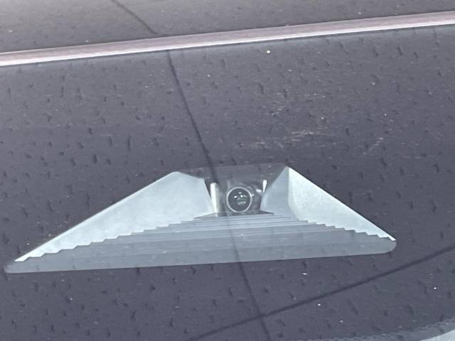 【ホンダセンシング】走行中に前方の車両等を認識し、衝突しそうな時は警報とブレーキで衝突回避と被害軽減をアシスト。より安全にドライブをお楽しみいただけます。