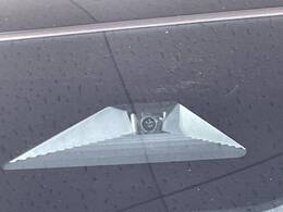 【ホンダセンシング】走行中に前方の車両等を認識し、衝突しそうな時は警報とブレーキで衝突回避と被害軽減をアシスト。より安全にドライブをお楽しみいただけます。