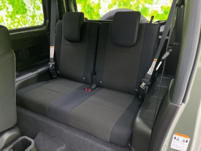 WECARSでは各商談席に大型モニターをご用意しております！見やすい大画面でゆったりと全国の在庫をご覧いただけます！是非ご来店お待ちしております！