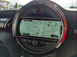 先進のBMW　タッチパッド付きi-driveとほぼ同性能のHDDナビゲーションになります。USBインターフェースやブルートゥースオーディオなど様々な先進機能をお楽しみいただけます。