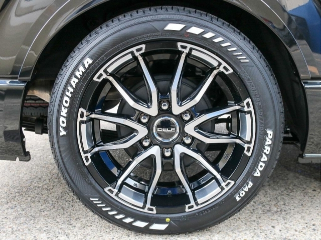 FLEXオリジナル デルフ06 18インチアルミホイール＆ヨコハマ パラダタイヤ付き！！