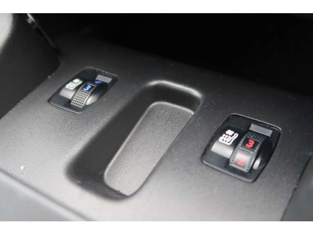 【シートヒーター・シートクーラー・ワイヤレス充電】