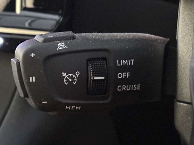 【レーダークルーズコントロール】設定速度に対して車間距離を設定すると速度調整を自動で行ってくれます。