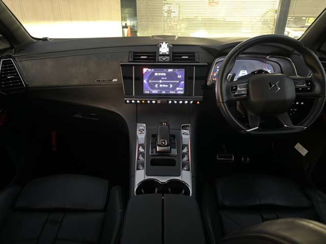 ナビ・フルセグTV・全周囲カメラ・パノラマルーフ・黒革・シートクーラー・シートヒーター・パワーシート・LEDヘッドライト・LEDフォグ・パワーバックドア・レーダークルーズコントロール・純正20インチAW・ETC