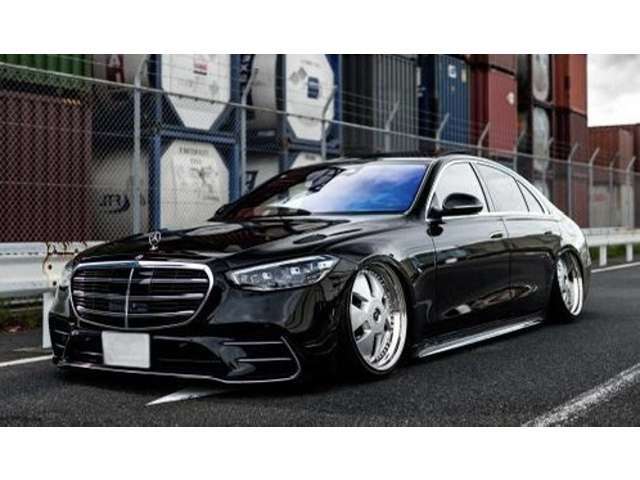現行Sクラスで社外エアサスを入れてる車両は希少です。イベントでも目立つこと間違いないです。