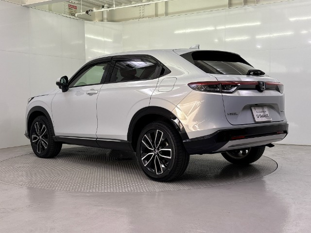 令和3年式のヴェゼルe：HEV　Z入庫！！純正メモリーナビ！！地デジチューナー！！ミュージックラック！！Bluetooth対応！！ワイヤレス充電器！！バックモニター！！電動リアゲート！！純正Dレコーダ