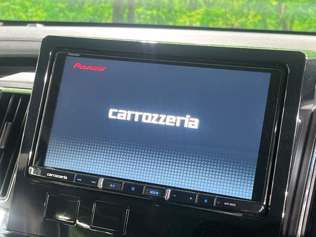 【大画面ナビ】人気の大型9インチナビを装備。存在感のある大画面はインパクト大！ナビ利用時のマップ表示は見やすく、テレビやDVDは臨場感がアップ！いつものドライブがグッと楽しくなります♪