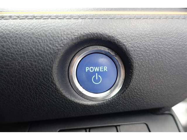 スマートエントリー＆プッシュスタートはキーをバッグ等に携帯している時にブレーキを踏んでスタートボタンを押すとエンジンが始動します。車内に忘れた場合にはロック出来ませんので締め忘れの心配もなくなります！