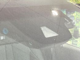 【トヨタセーフティセンス】走行中に前方の車両等を認識し、衝突しそうな時は警報とブレーキで衝突回避と被害軽減をアシスト。より安全にドライブをお楽しみいただけます。